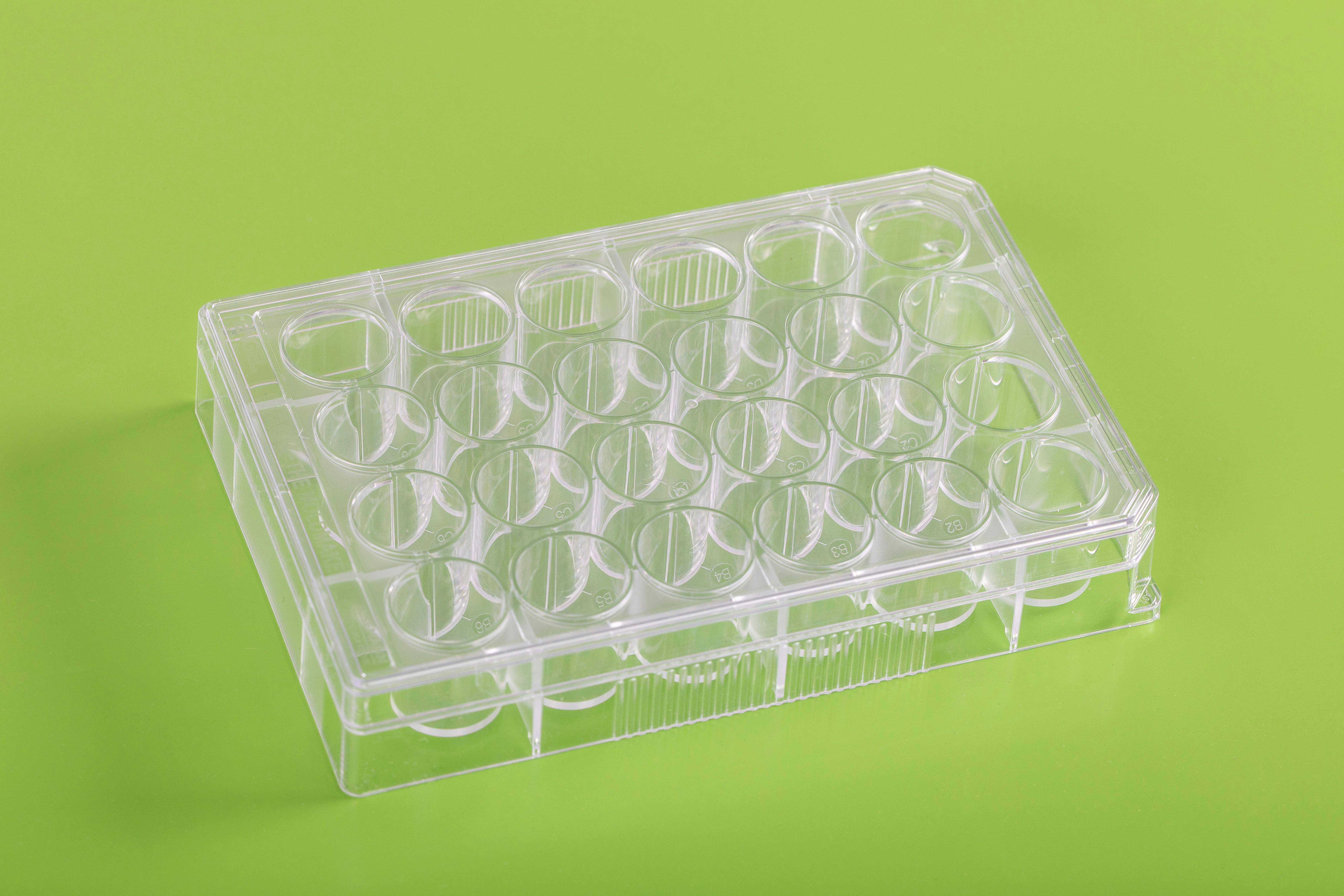 An Engel work cell utilizing Validation Assistant produced a complex medical cell-culture plate and cover at K 2025.