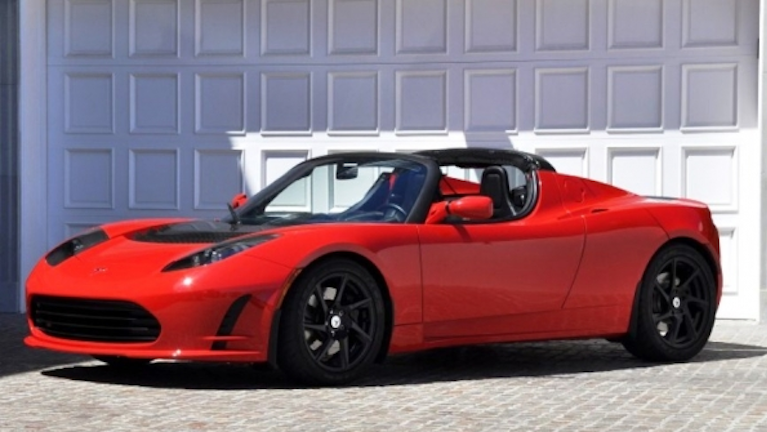Tesla Updates Its Roadster To Achieve 400 Mile Range On A