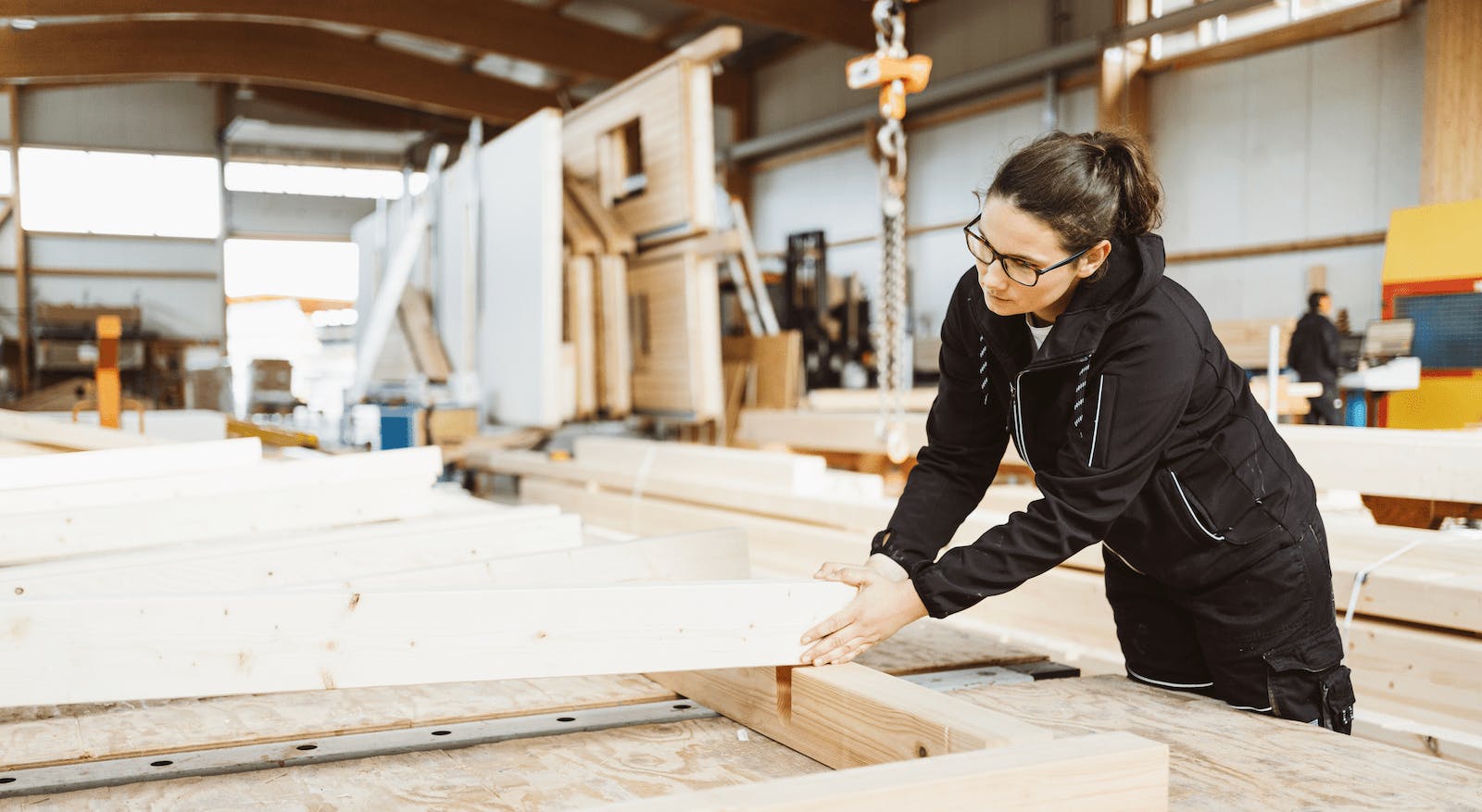 Efficient off-site construction works like an assembly line: it doesn&rsquo;t require skilled framers to know which material goes where and how to fasten it, while the equipment&rsquo;s technology makes precise cuts and identifies fastening patterns, limiting waste.