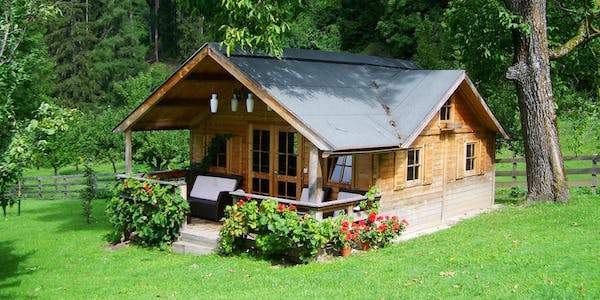 66fdbfb9a897b5272eb200fd Smallwoodenhouse906912 1920