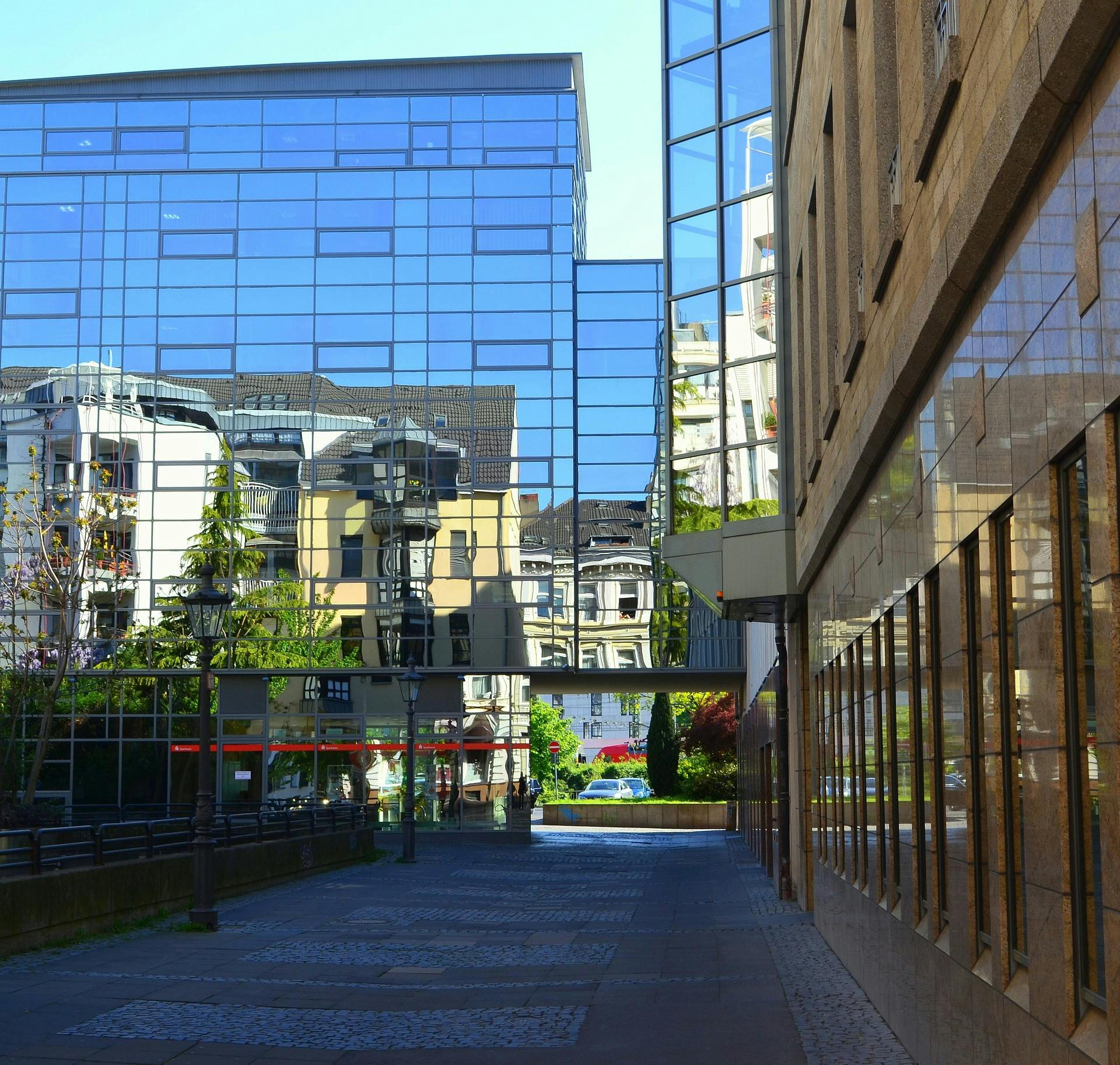 66fdc0af36c97e56498b66cd Bank1392001 1920