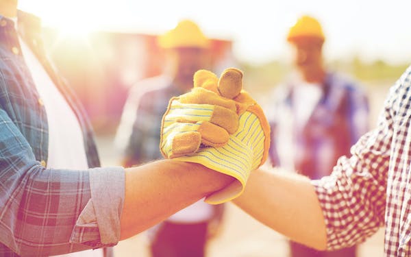 66fdc623e1fd4a9a5fe1fd4a Buildersshakinghands