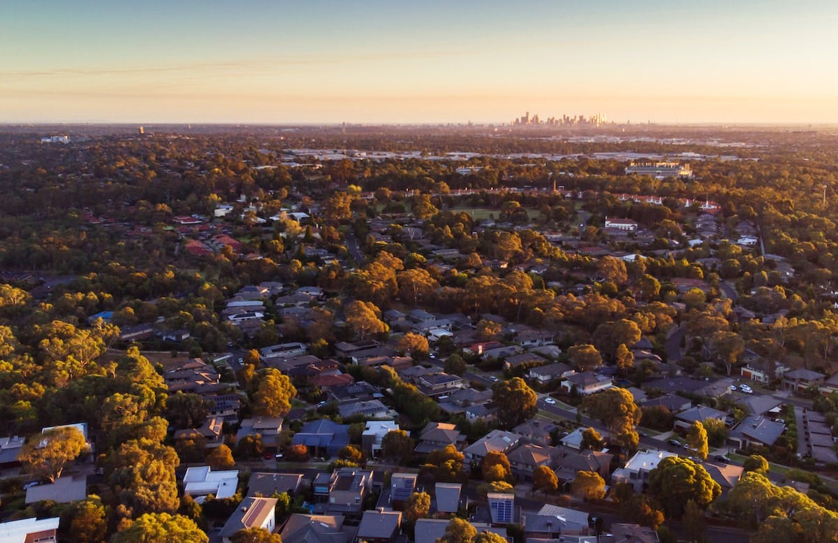 66fdc93ee63fdc0aed459a29 Suburb20housingmin