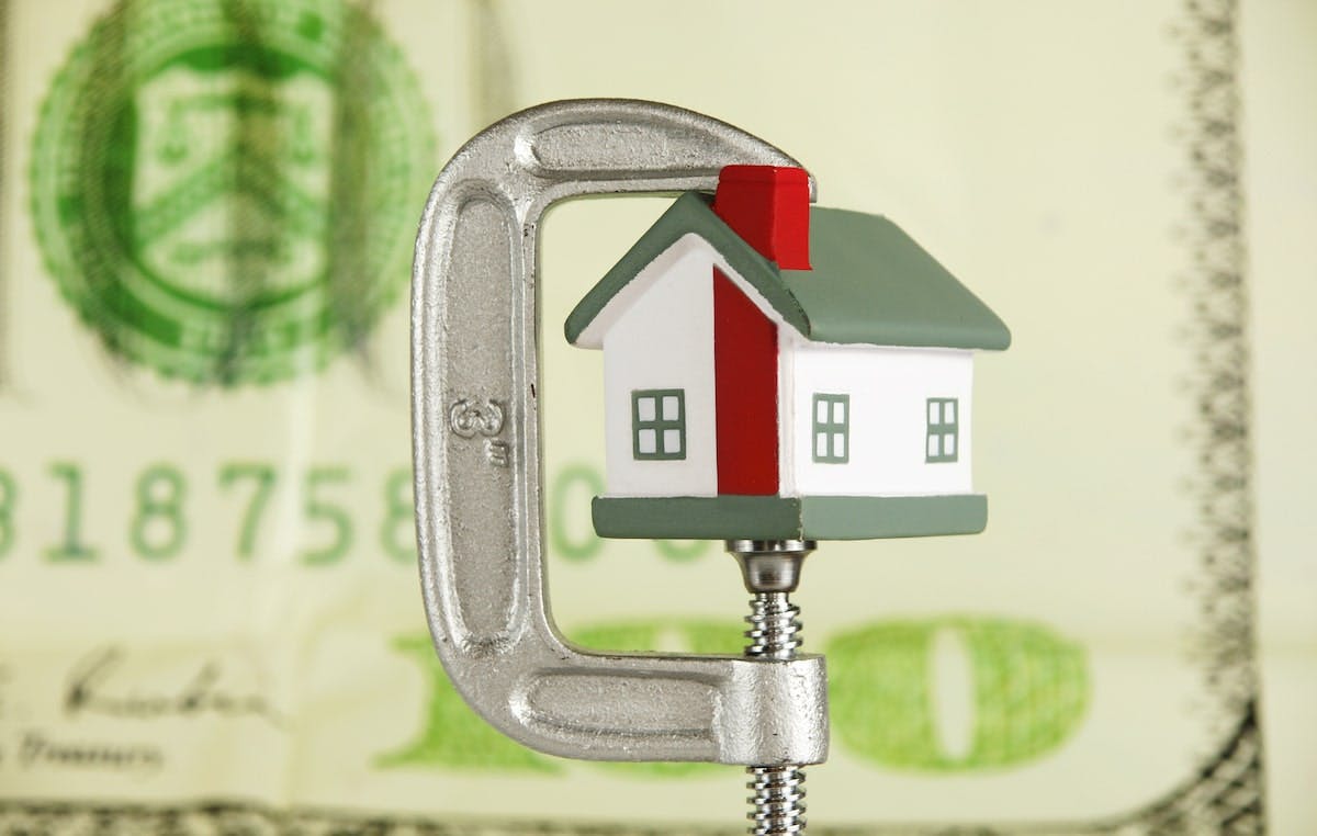 66fdc940a5dba04a5846384c Housing20squeezemin