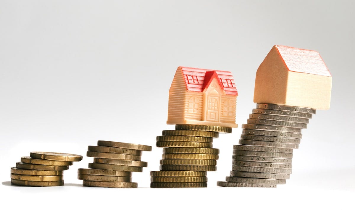 66fdc989dbd68e107e4abb92 Falling20house20pricesmin