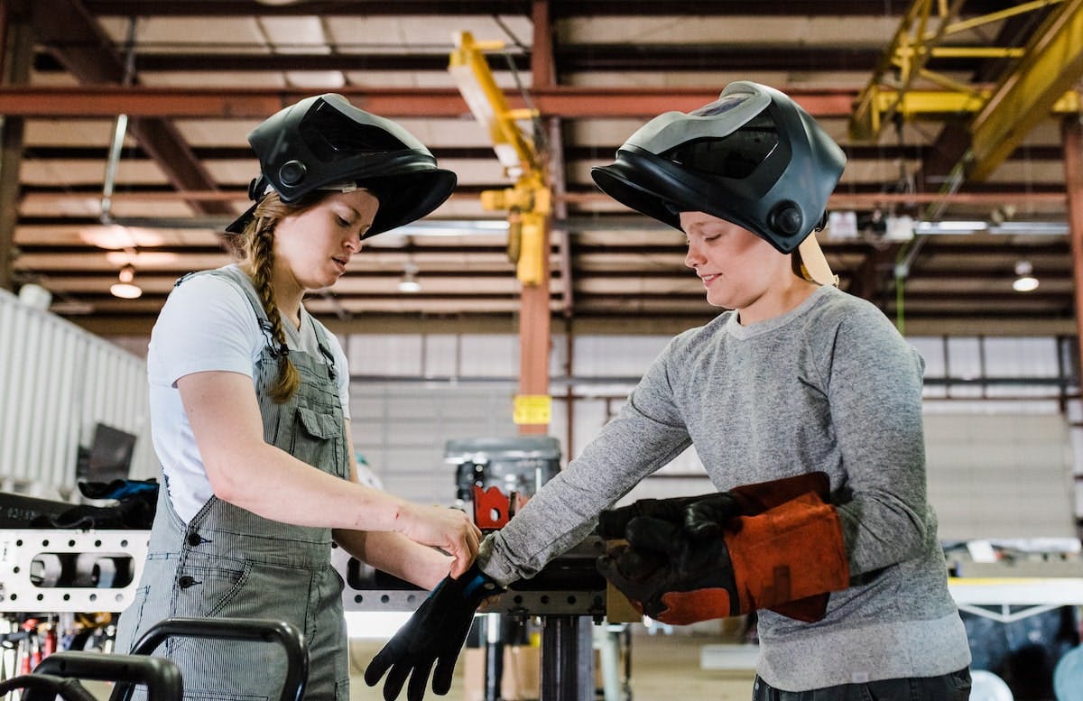 66fdca44e63fdc03b6459be7 Women20weldersmin