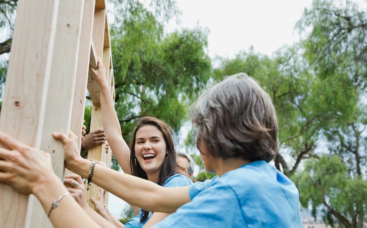 66fdca4e3cabd9d31fa6b058 Volunteers20building20housemin