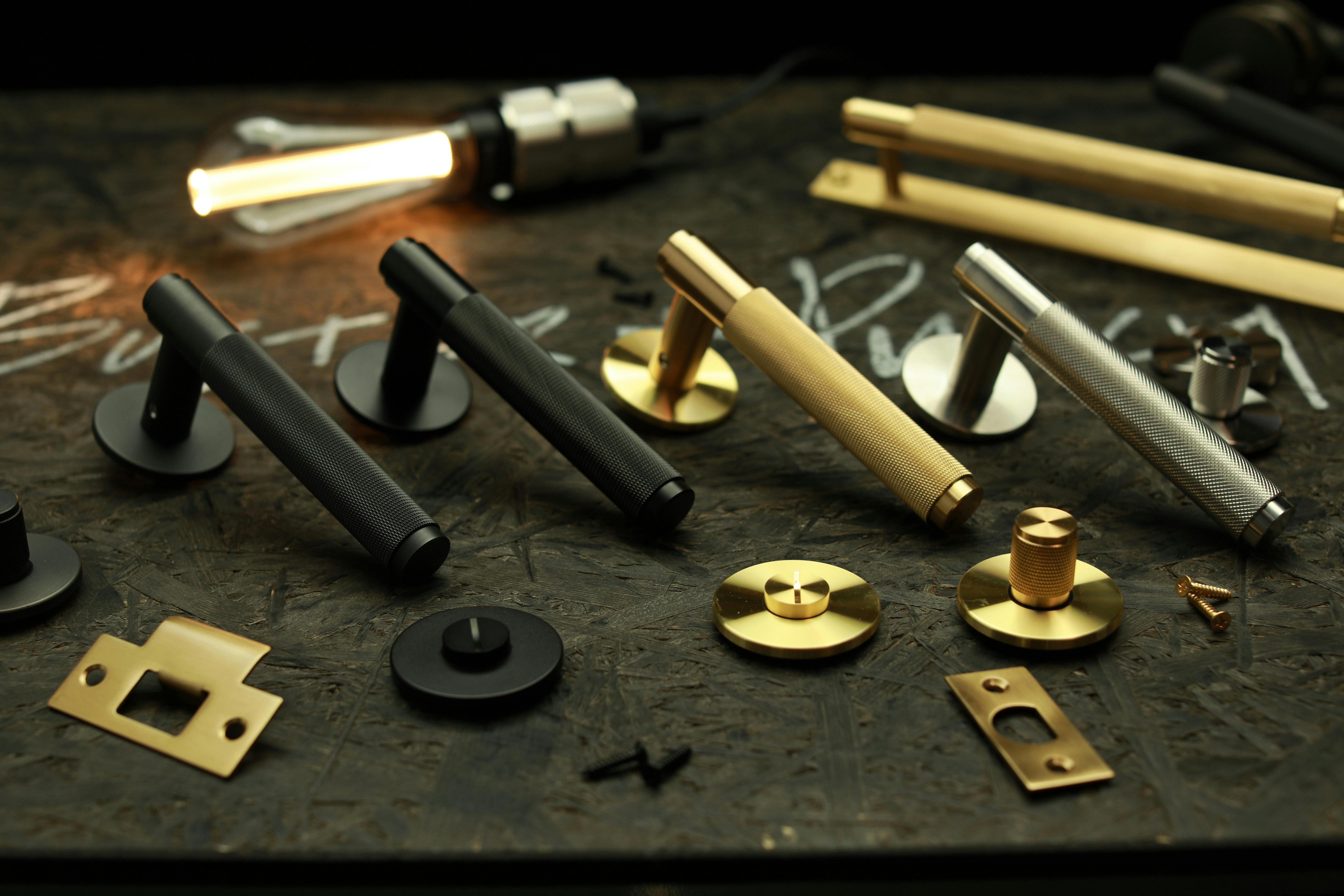 66fdcf15e1fd4a3925e21003 Busterpunchdoorcollectionblackbrasssmokebrassdoorh