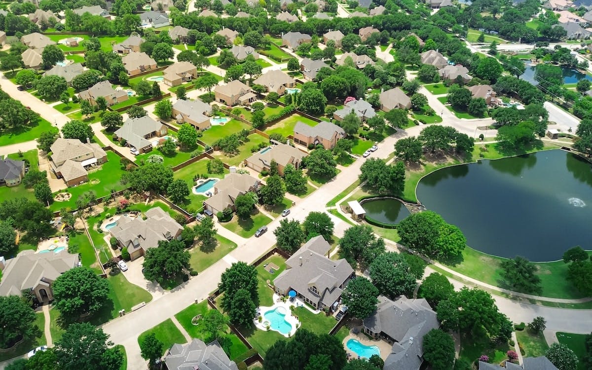 The single-family delinquency rate is decreasing, reports show.