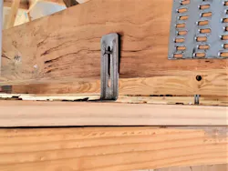 Drywall clip with slot Drywall clip with slot