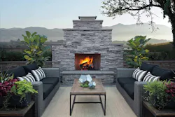 Kindred_Outdoor Fireplace_Wood Burning Sherwood_Silver Lining Stacked Stone_Split Edge Accents_04-Reduced Kindred_Outdoor Fireplace_Wood Burning Sherwood_Silver Lining Stacked Stone_Split Edge Accents_04-Reduced
