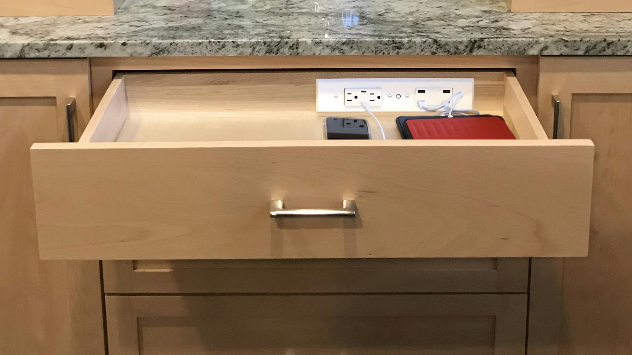 670c388768e9c174492e6003 Dockingdrawerbladeduochargingdrawer