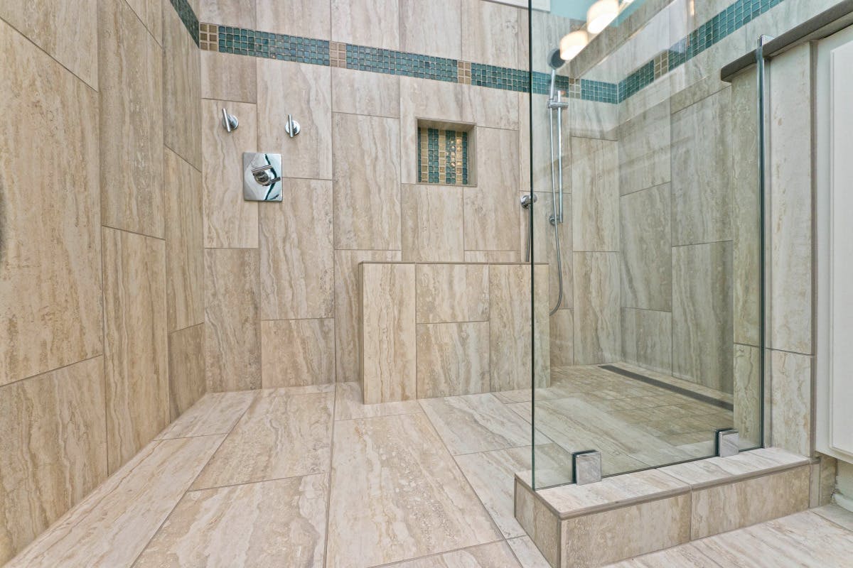 670c3951b16b5c39317a5c30 Quach20curbless20shower