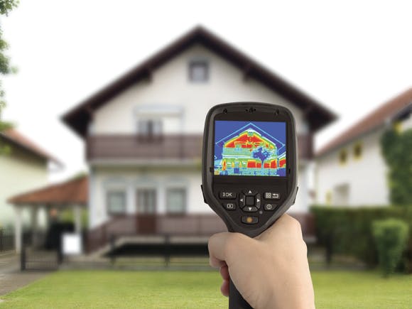 Thermal imaging camera at work. Photo: 123rf.com /suljo