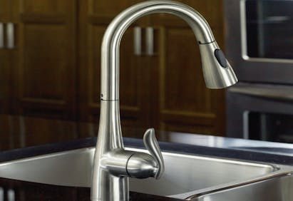 670c60a996880426e082411c Moen