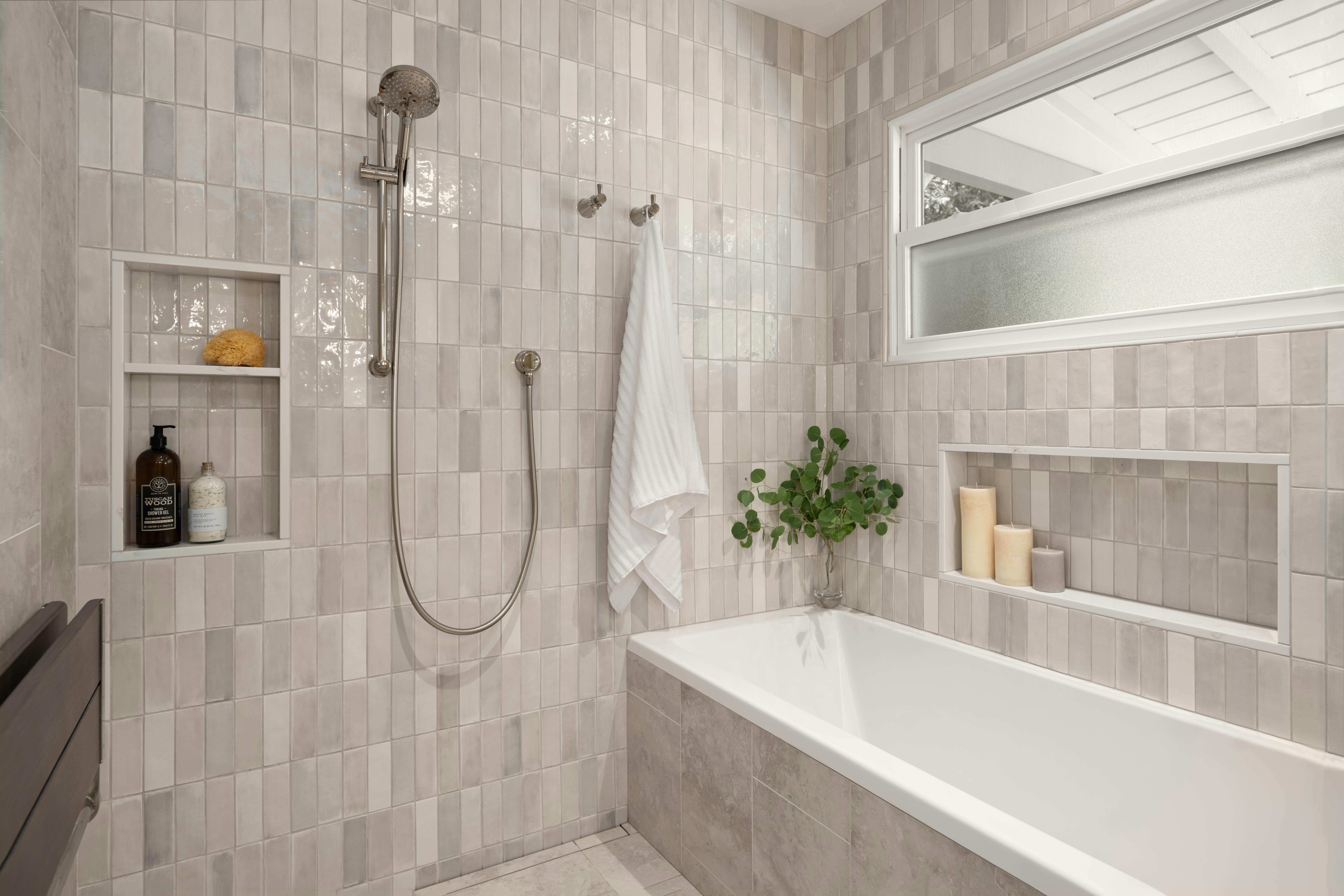 Wet room in a universal bathroom design