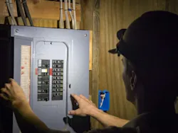 Milwaukee RedLithium USB Hard Hat Headlamp Milwaukee RedLithium USB Hard Hat Headlamp