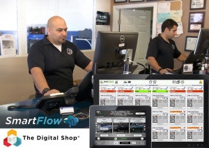 Concours_JR-at-counter_01_300dpi