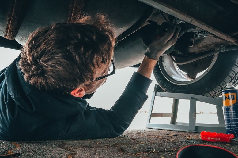 1671737882654 Rsz Manfixingvehicleengine2244746