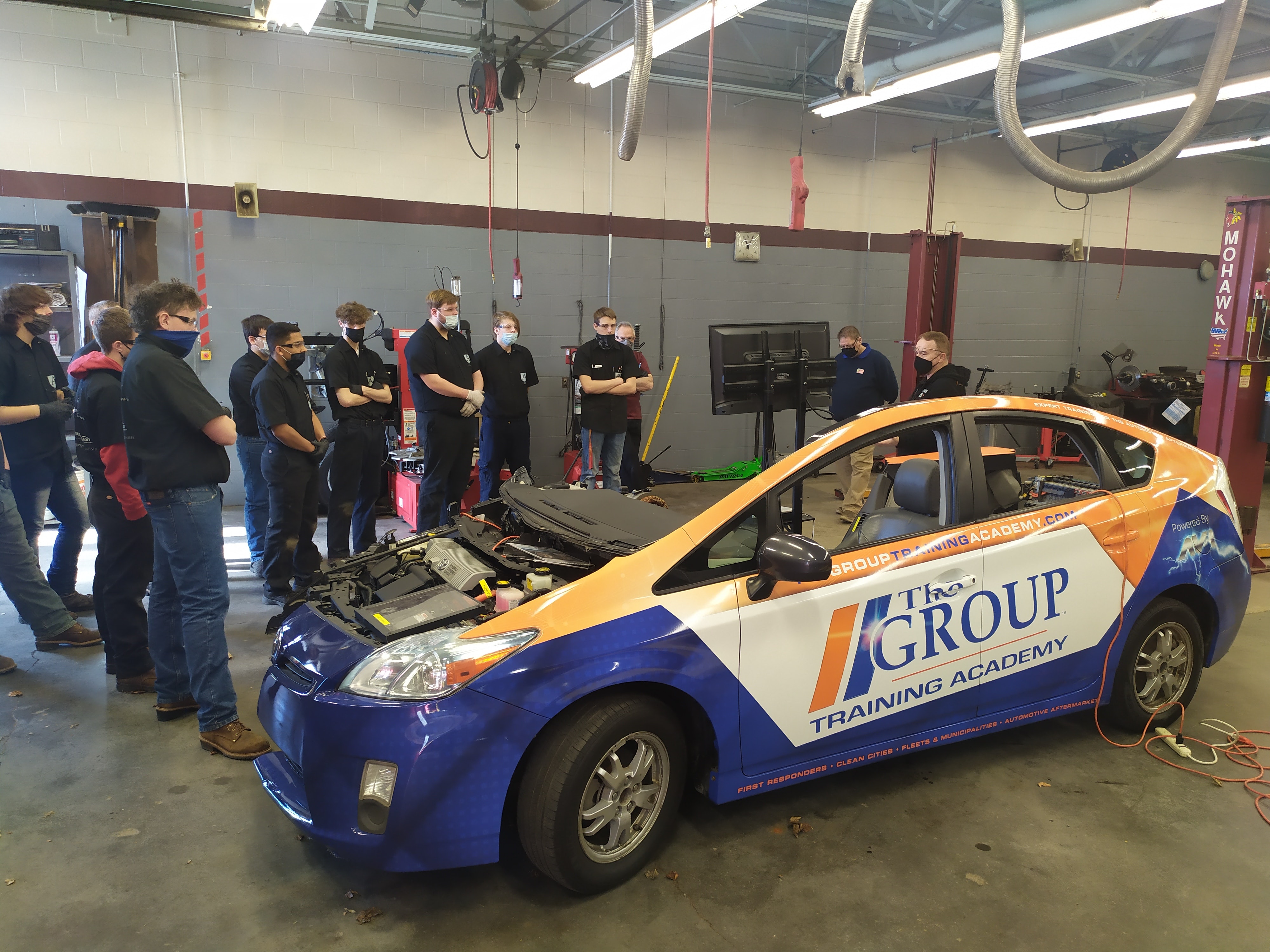 21-03-02---Instructor-John-Forro-speaks-to-the-Mifflin-County-Academy-automotive-technology-class-on-a-future-in-electric-vehicle-diagnostics-1