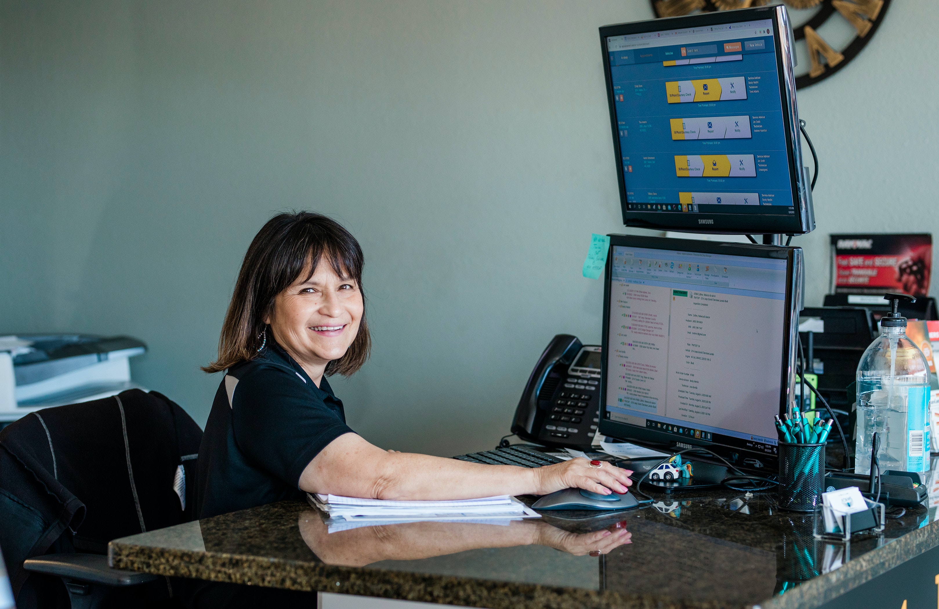 Beckyshop-worker_0920