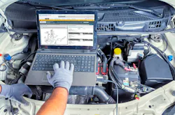 1671749599128 Rlcomputerfixingcar1 1671749599128 Rlcomputerfixingcar1