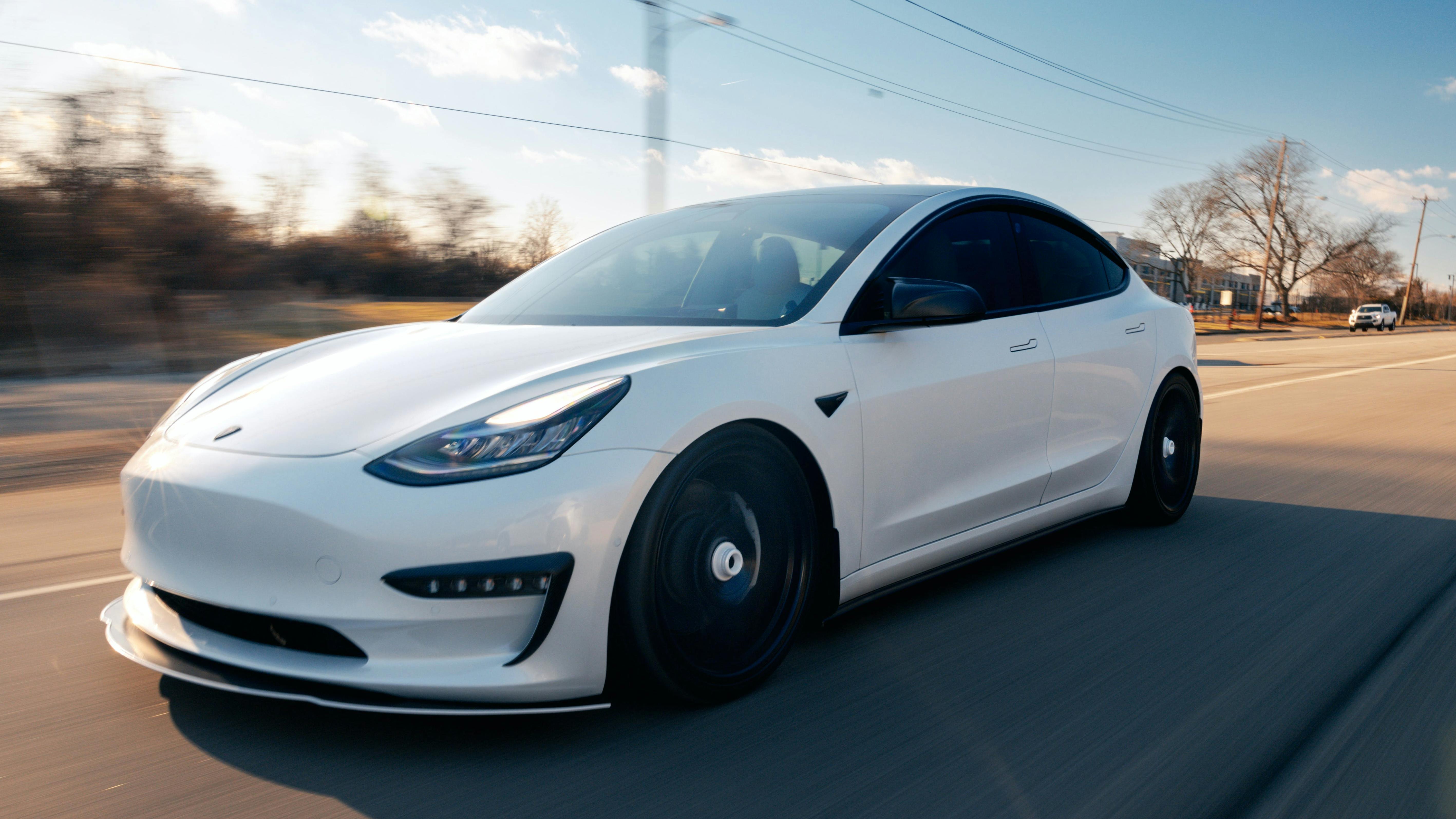 67195107a75045a25fef6e7a Tesla