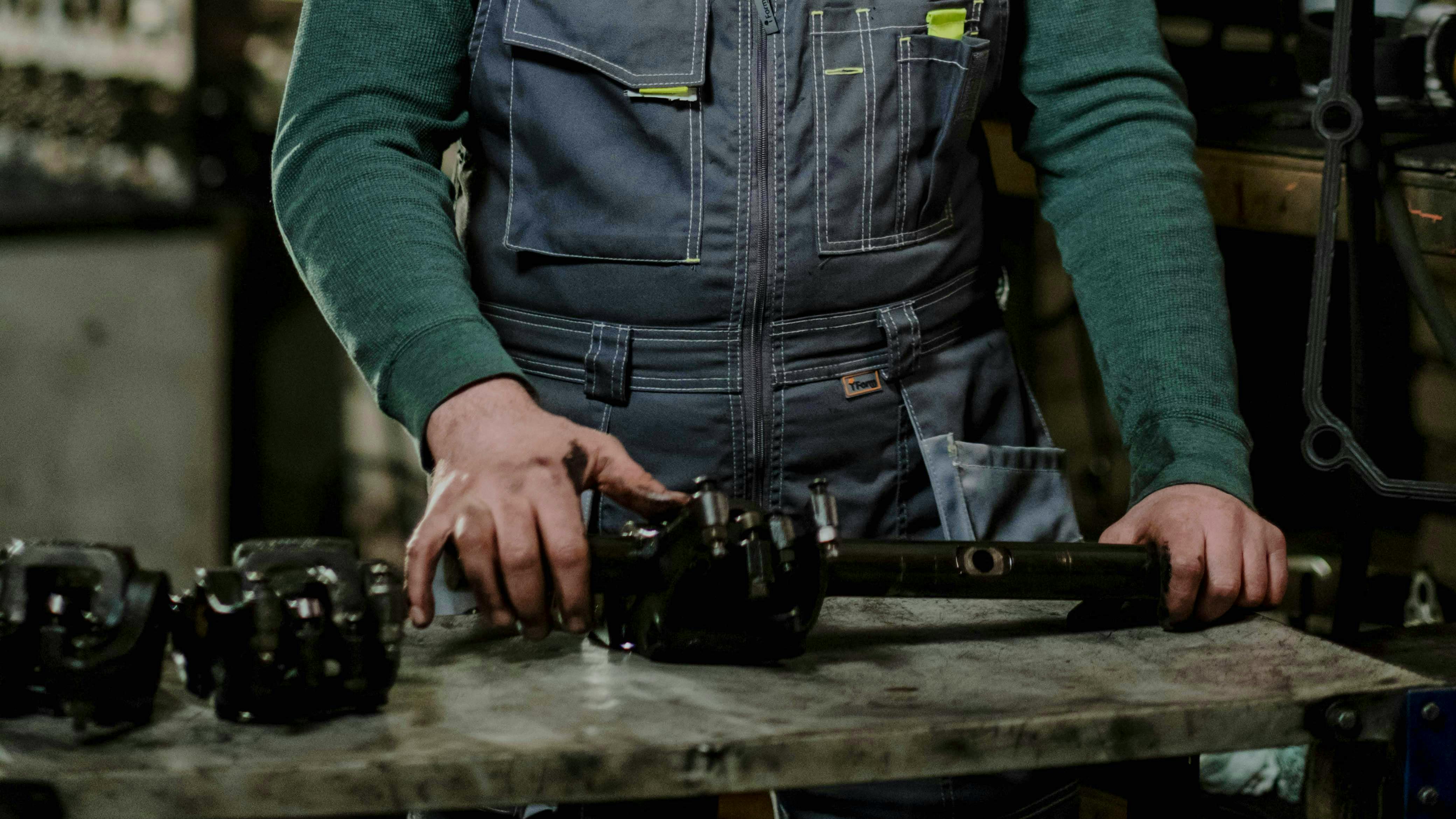 675bc93152a6c830de16319d Handling Auto Parts