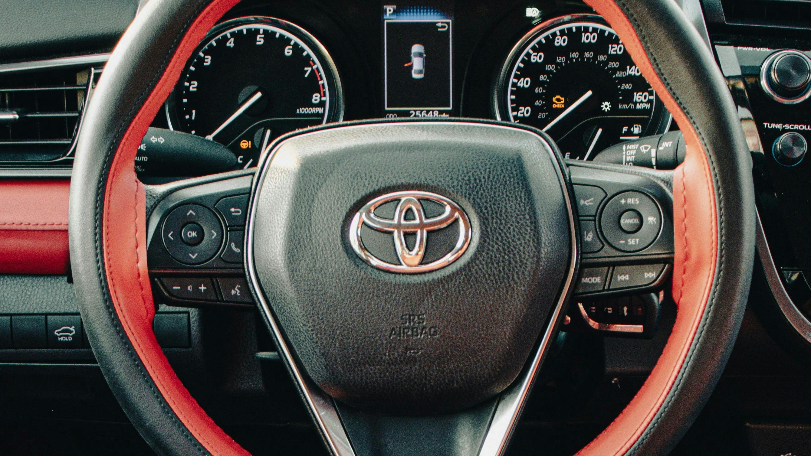 681421f52d718d3c6dea3b94 Toyota Camry Inside