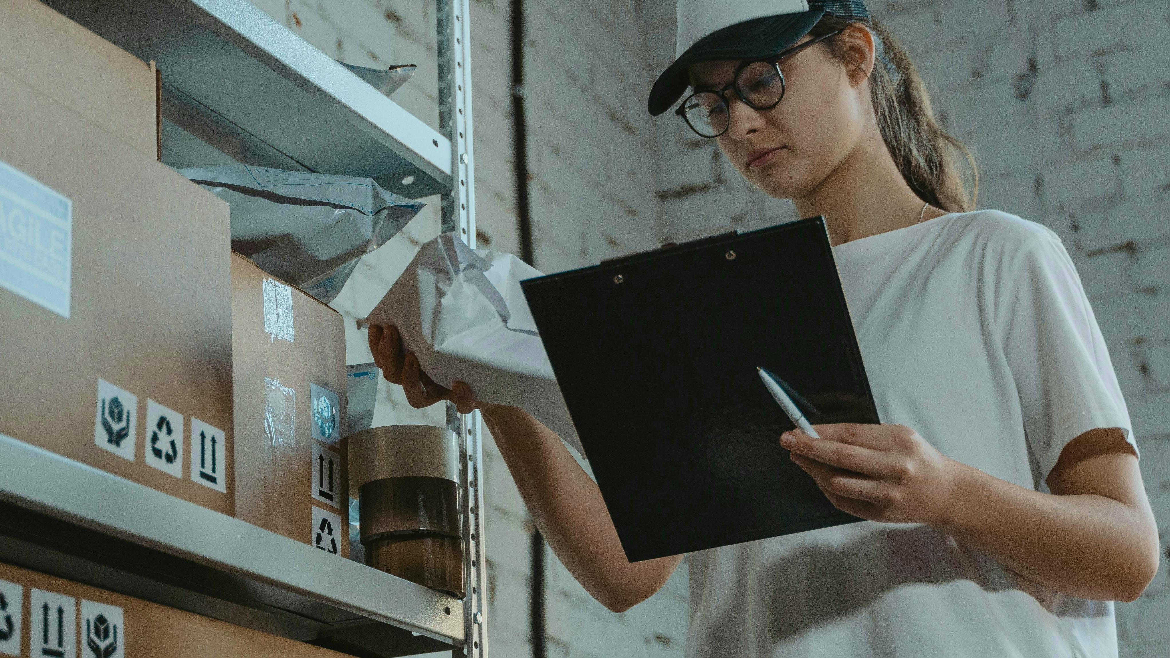 68957766f7015ebcdc83b178 Warehouse Worker