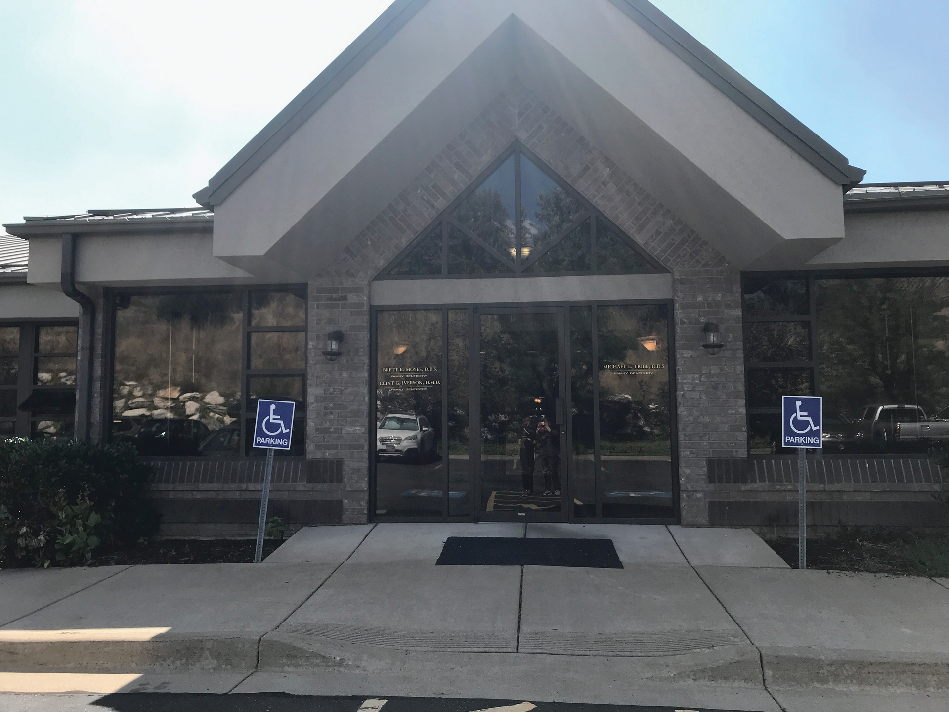 Moyes-Iverson Dental