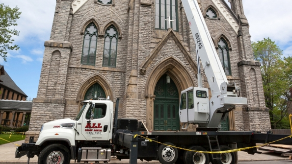 An All crane at work