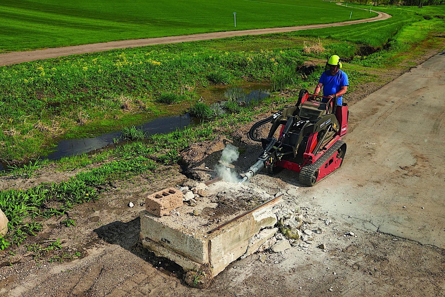 Toro Dingo hydraulic breaker