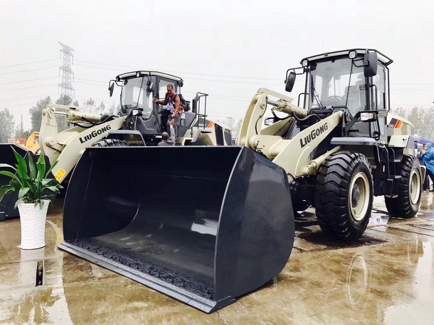 Liugong 2017 Wheel Loaders 5e5ecc2465624