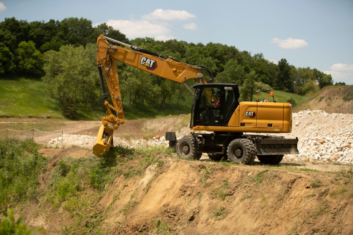 M320