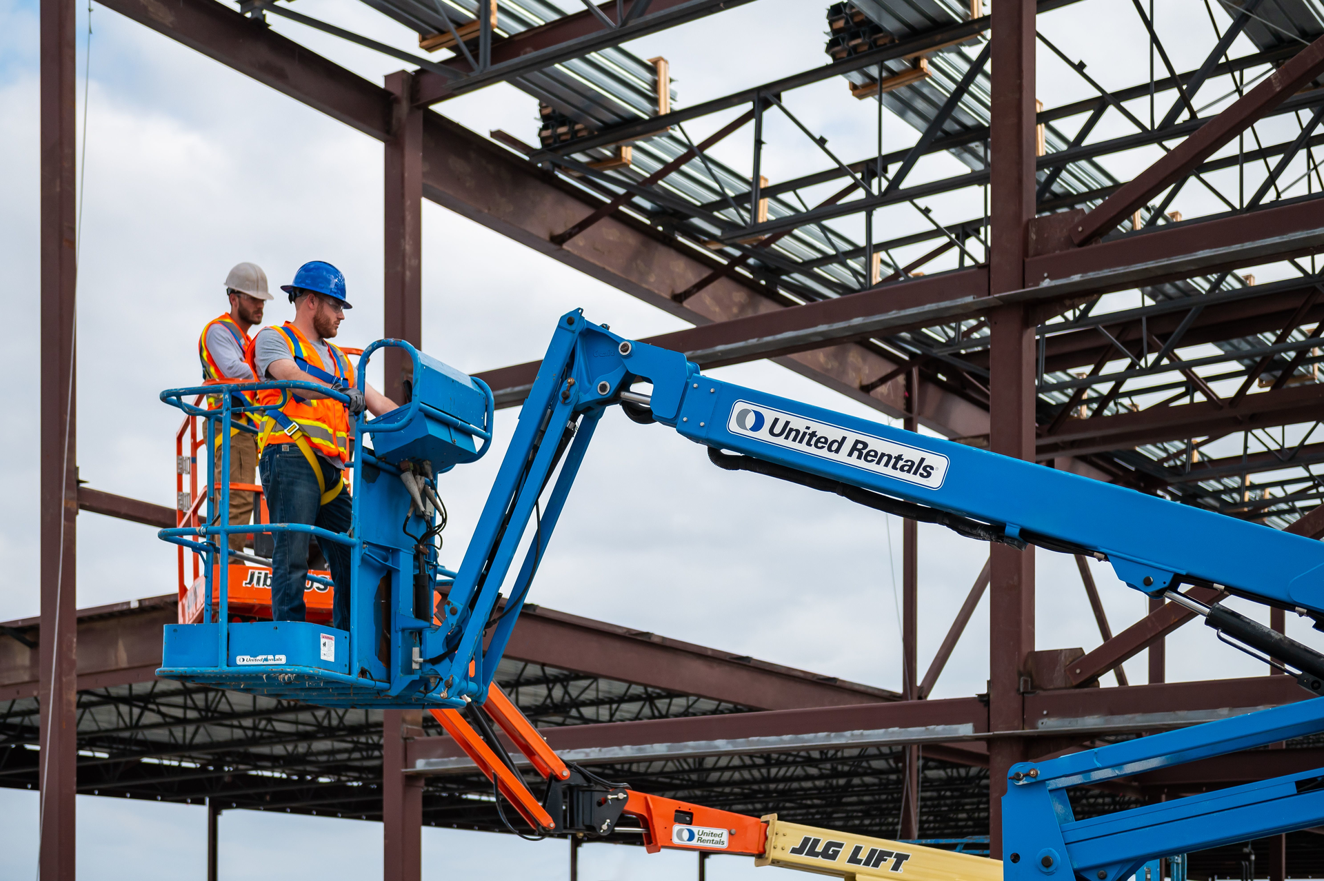 United Rentals Lift Pic 2023 6539942dd6391