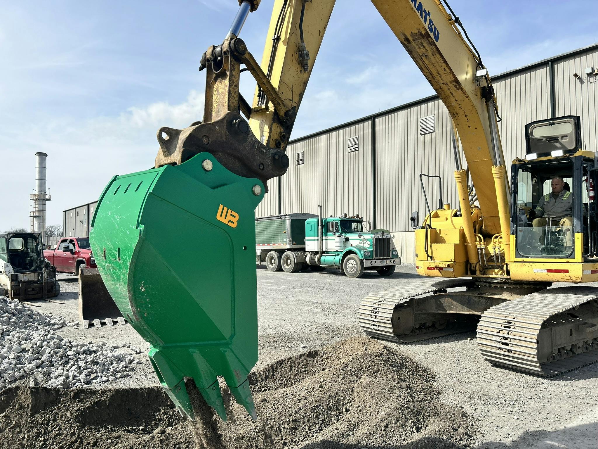 6733a32d74a9f34612b77b52 Werkbrau Reverse V Bucket