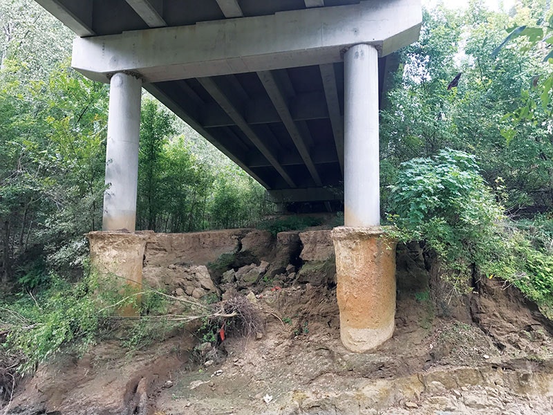 1654617940391 Mb Photobridgepilingsbeingscouredbyriver