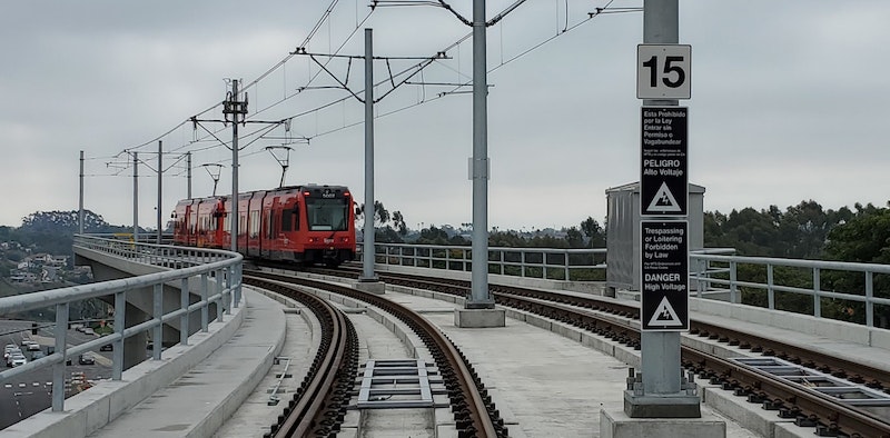 img-wsp-sandag-mid-coast-trolly-on-tracks