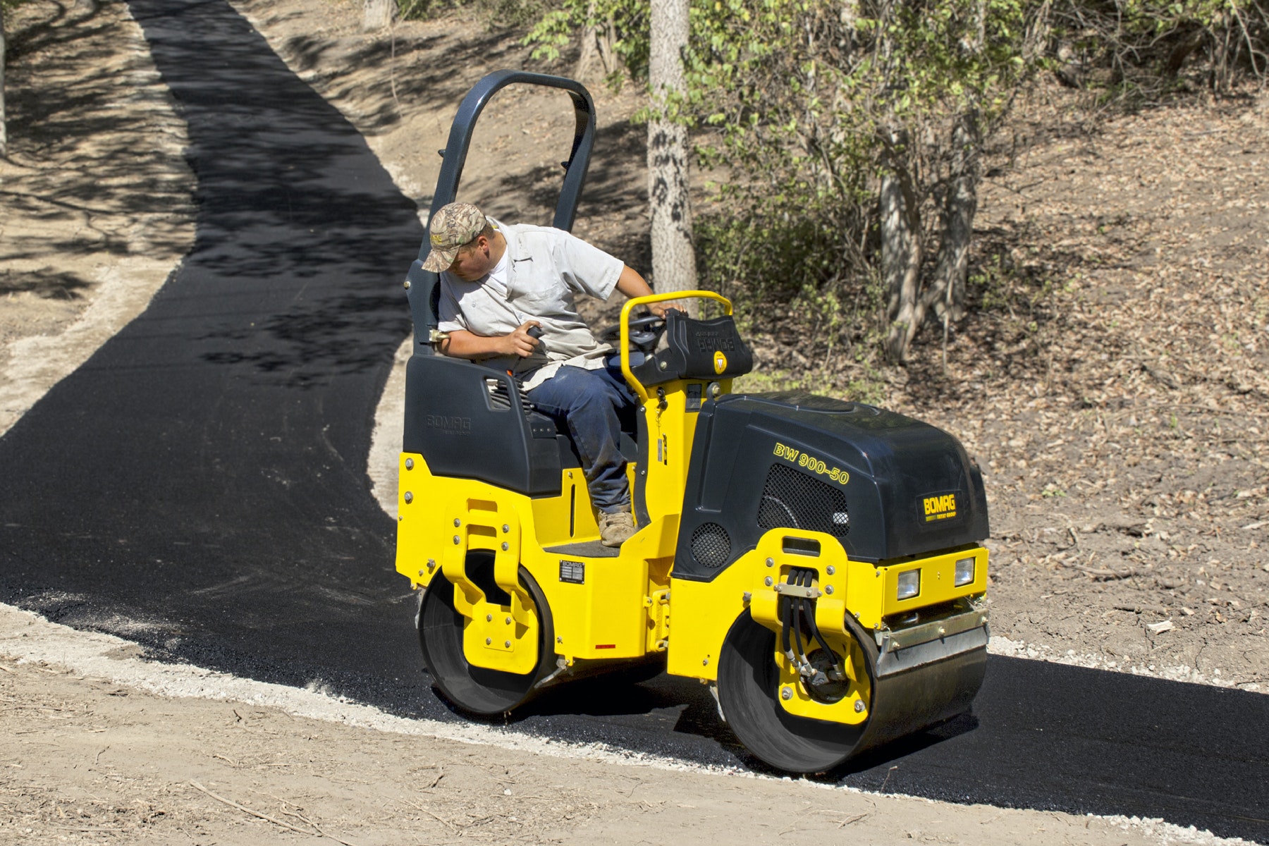 Bomag-BW900-50_working_shot