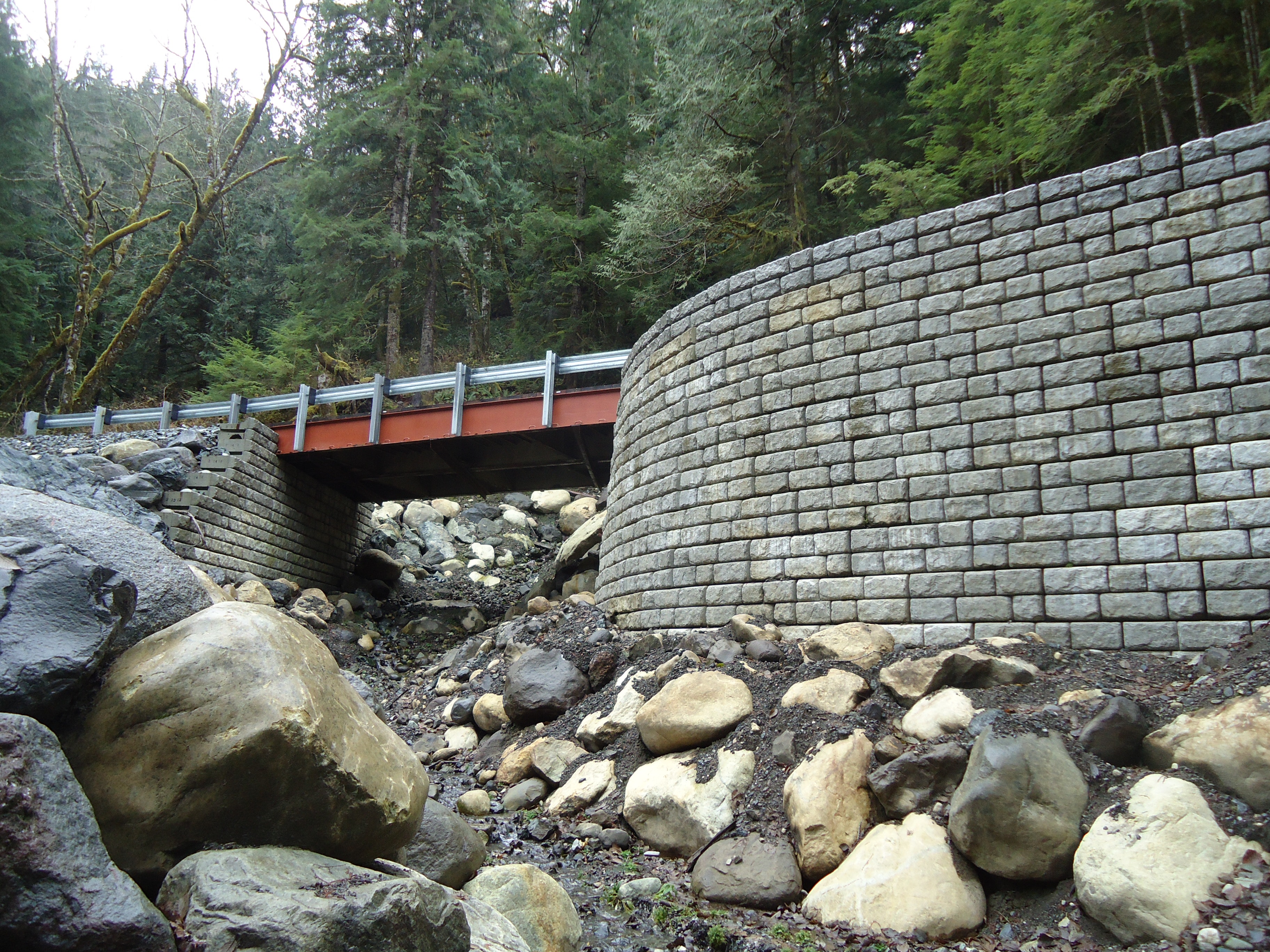 Redi-Rock-precast-retaining-wall-blocks-for-bridge-abutments