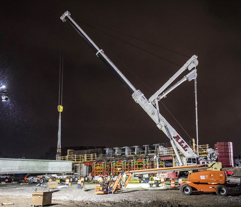 AllCranes_MichStBridge_032022_6087