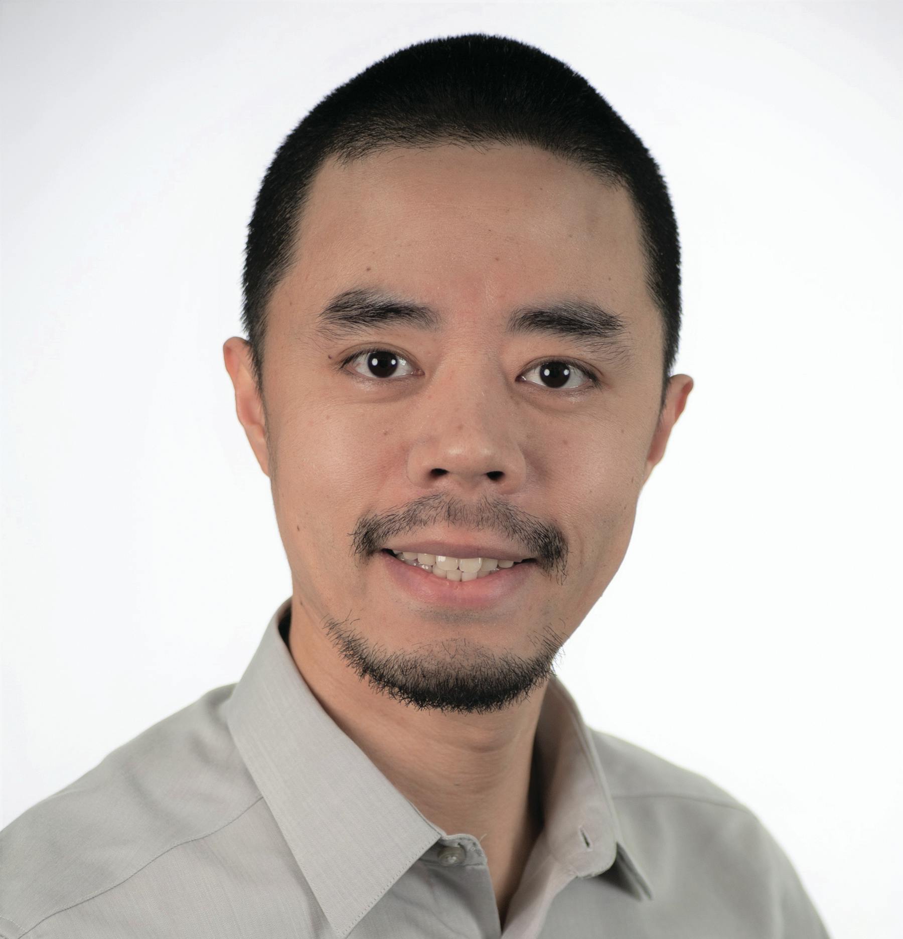 A headshot of Cheng Ling