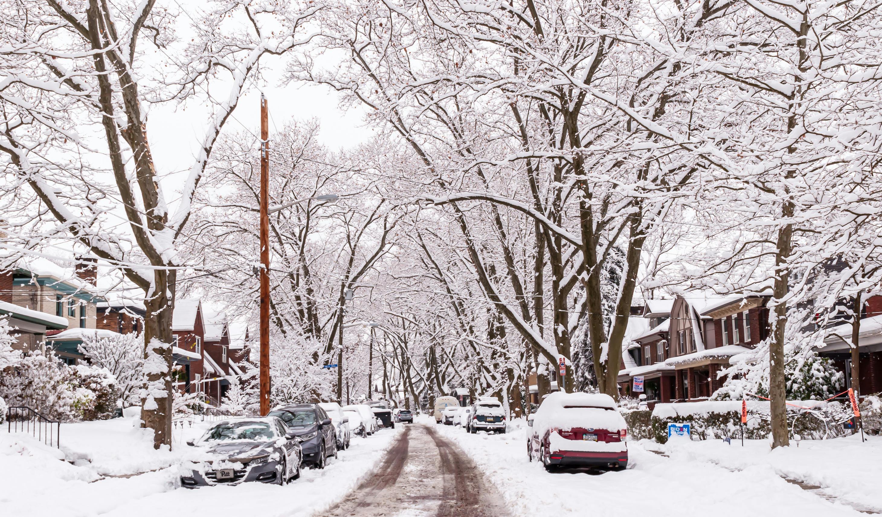 A snowy roadway in the city of Pittsburgh.