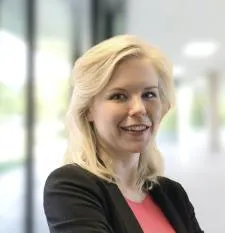 Christina-Hoefer-Headshot Christina-Hoefer-Headshot