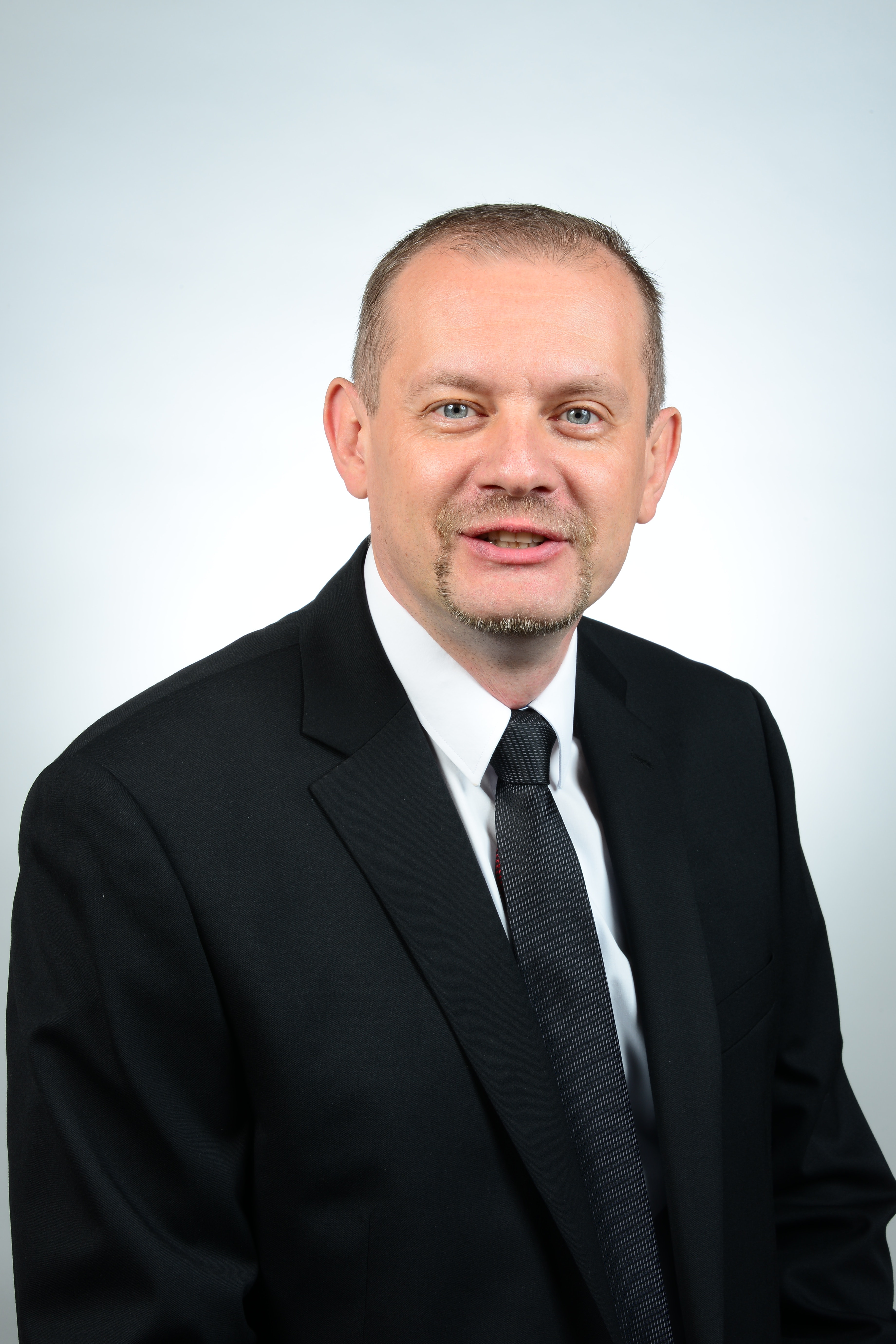 1660318554146 Arturrdzanekheadshot