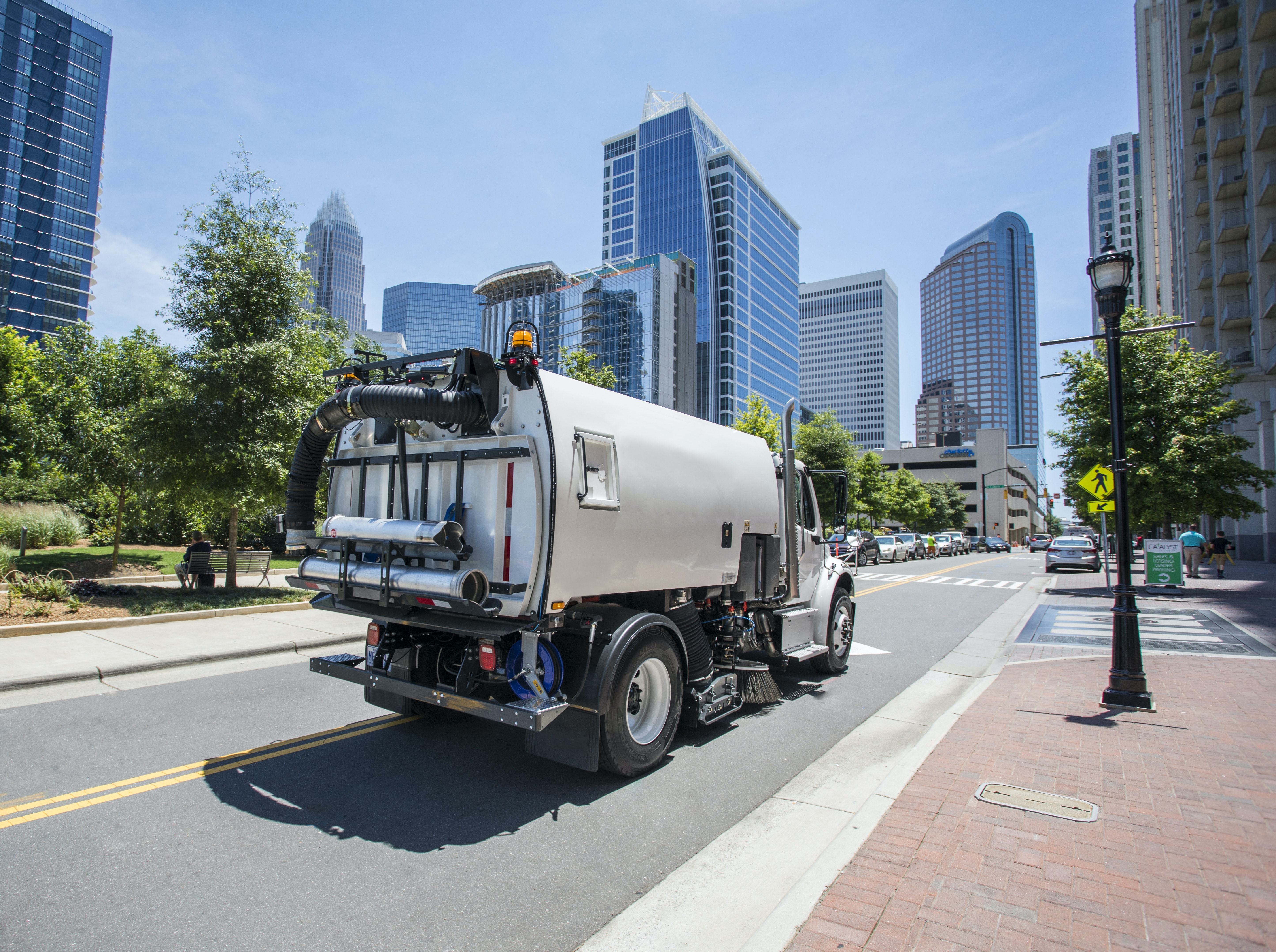 1654813361920 Sws Regenerative Air Street Sweeper 2