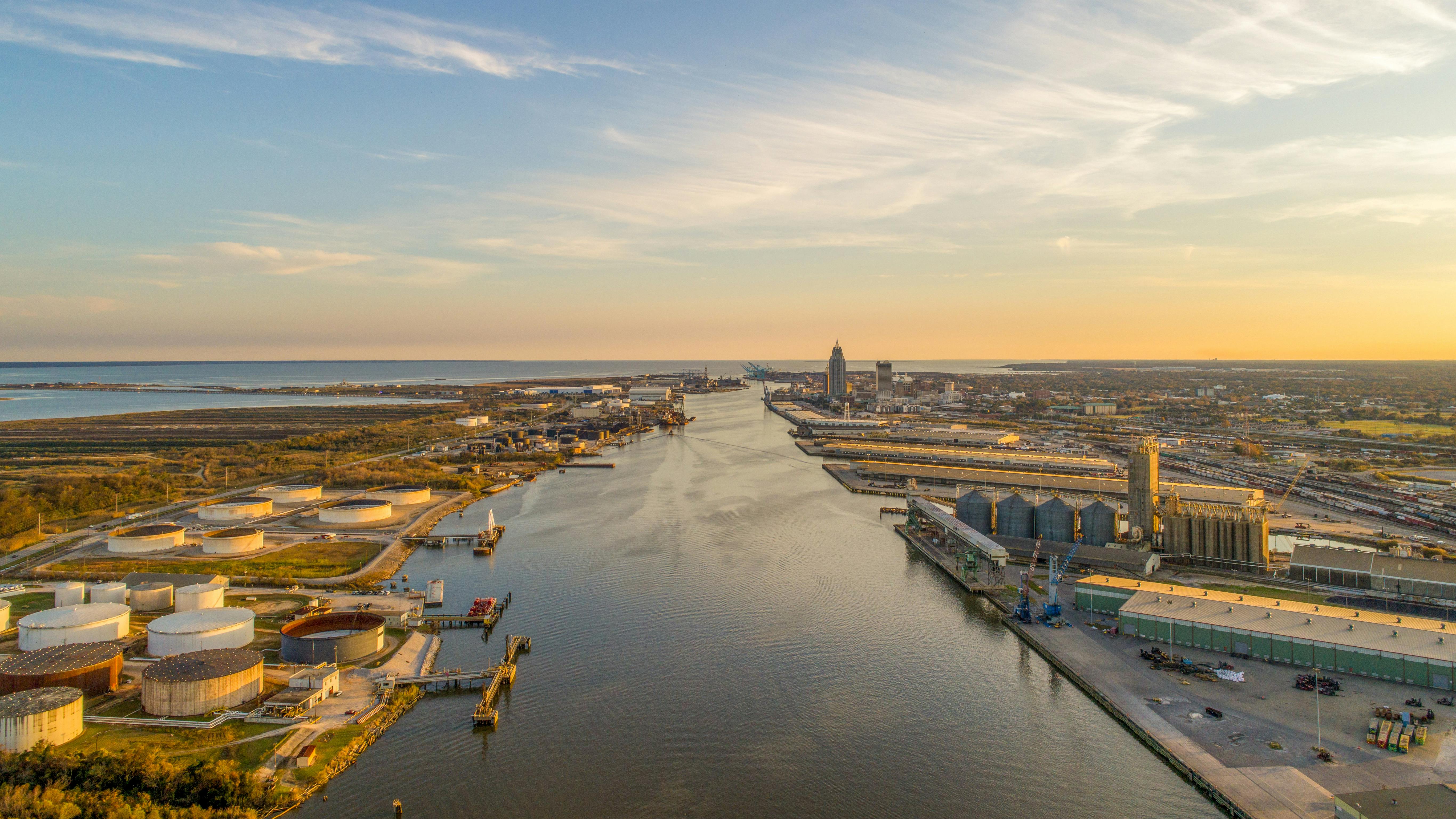 663b9d9b8b861926f2451144 Dreamstime Xxl 165308556