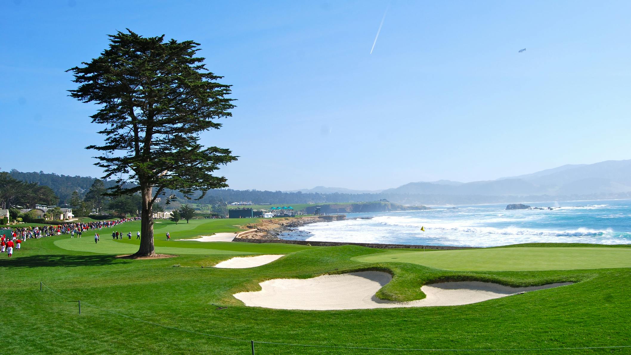 Pebble Beach 18th hole green by the ocean