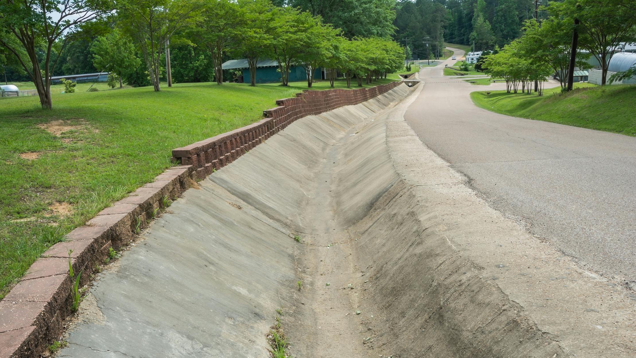 Combining green and gray infrastructure for stormwater management and flood risk reduction: Case studies from two urban areas in North Carolina